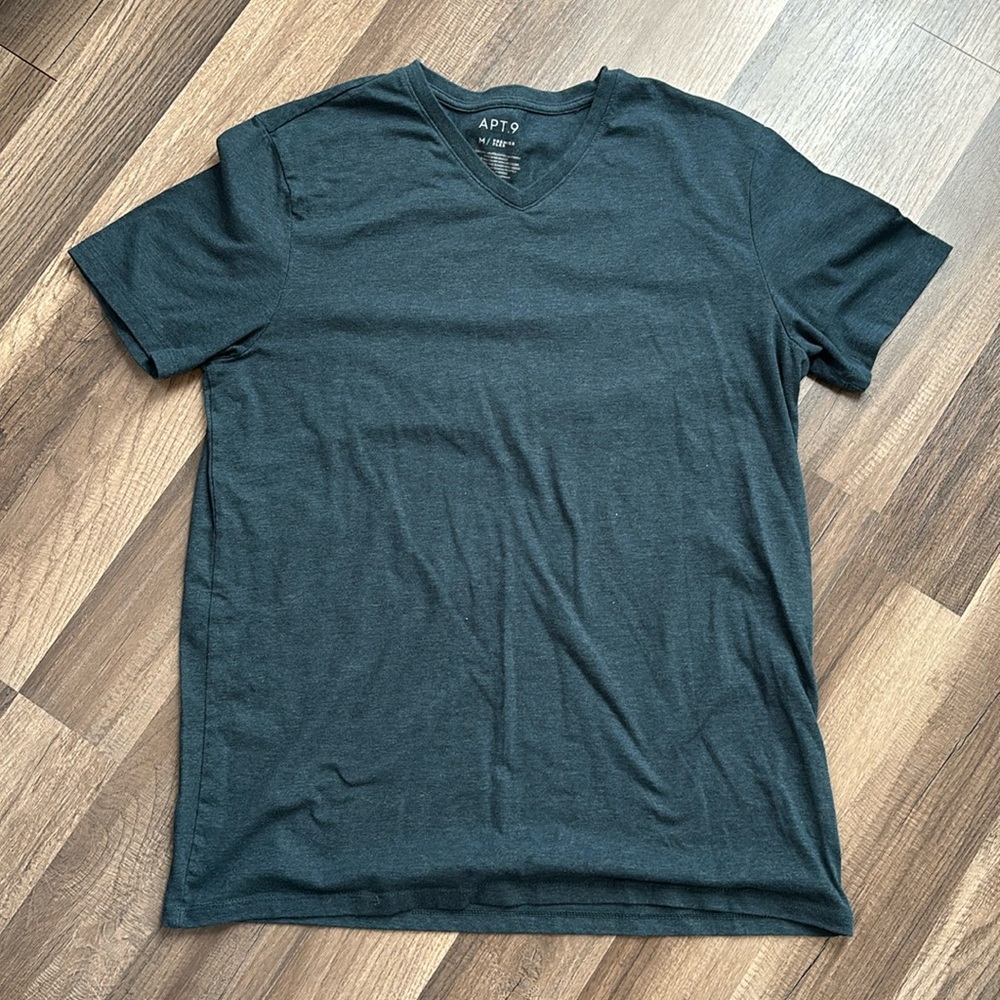 Men’s apt 9 v neck premier flex t-shirt